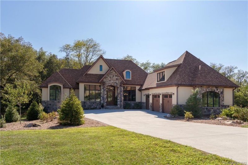 Property image 2 at 365 Ridgeview Hill Drive, Hendersonville, NC 28791