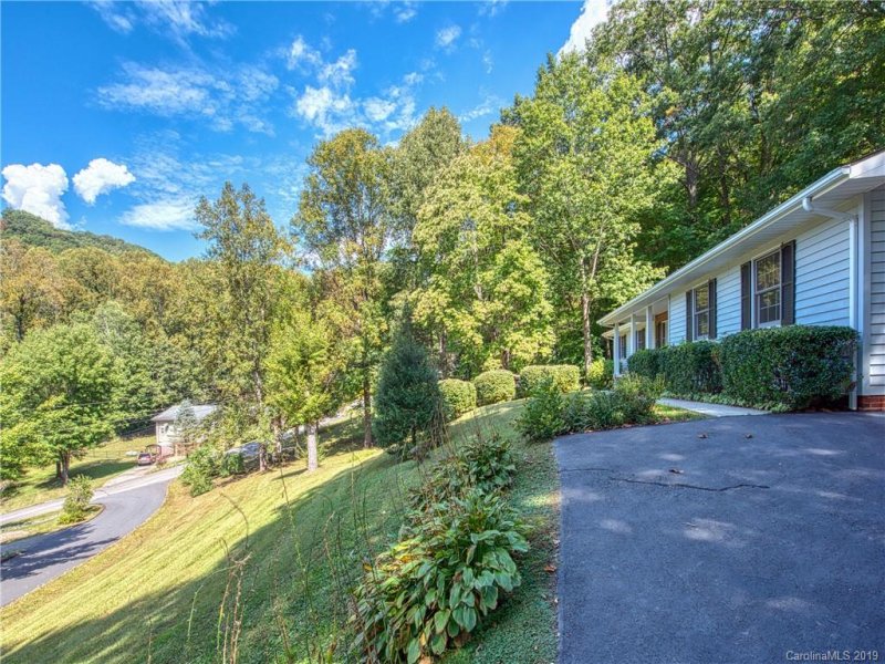 Property image 4 at 39 Chateau Place, Waynesville, NC 28785