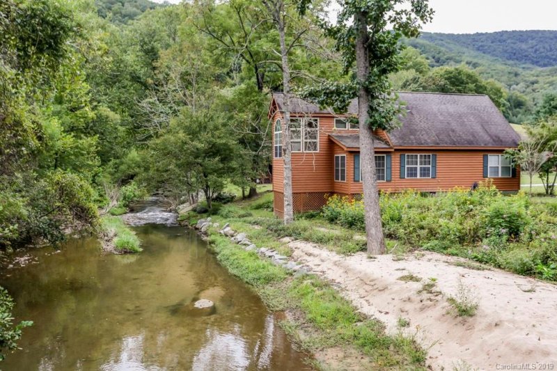 Property image 3 at 25 Reedy Creek Court, Hendersonville, NC 28792