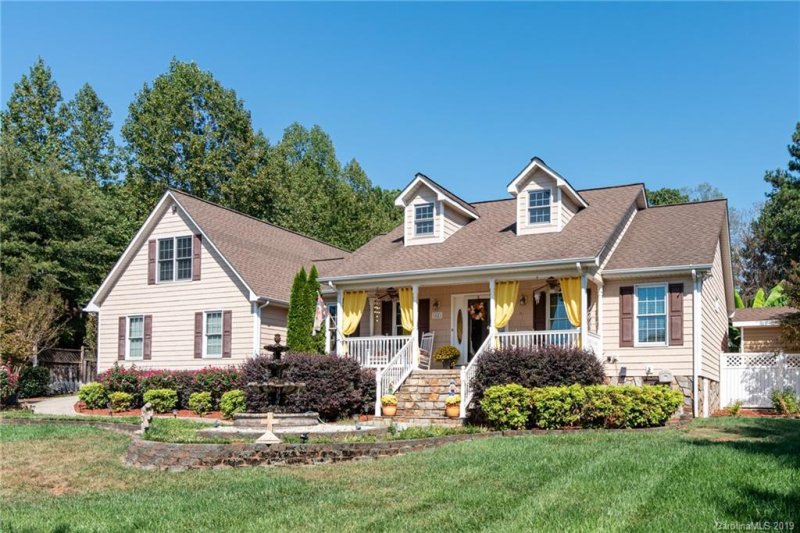 1621 Forest Ridge Drive