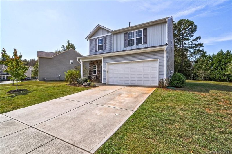 Property image 3 at 2528 Woodsorrel Lane, Charlotte, NC 28213