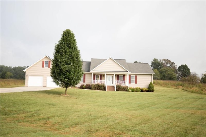 Property image 2 at 579 Stable Brook Lane, Taylorsville, NC 28681