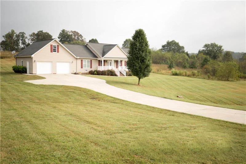 Property image 3 at 579 Stable Brook Lane, Taylorsville, NC 28681