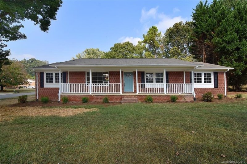 Property image 2 at 2107 Birchcrest Road, Dallas, NC 28034