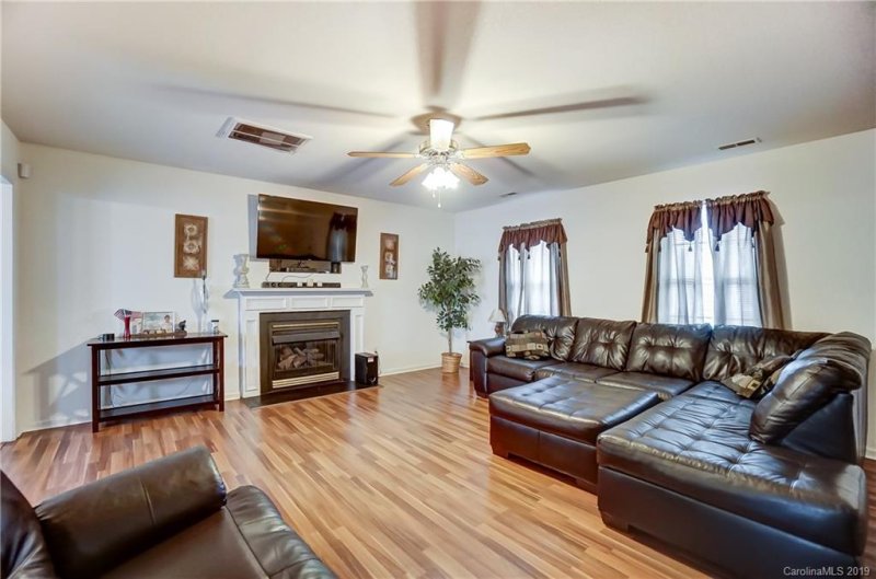 Property image 3 at 7121 Angela Marie Court, Charlotte, NC 28215