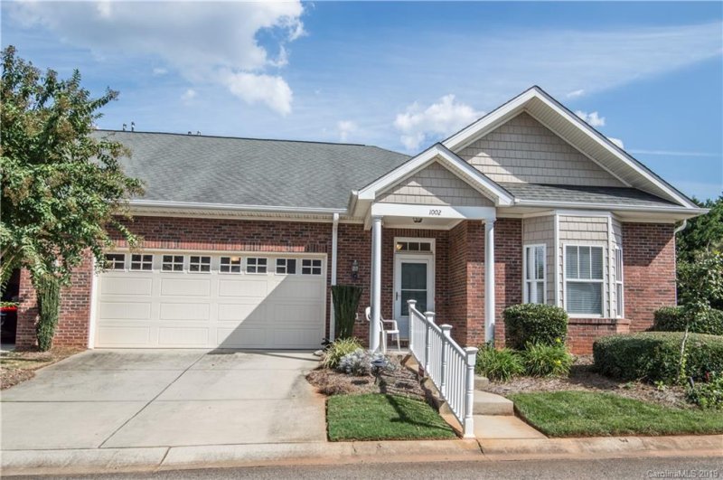 Property image 2 at 1002 The Glen Street, Statesville, NC 28677