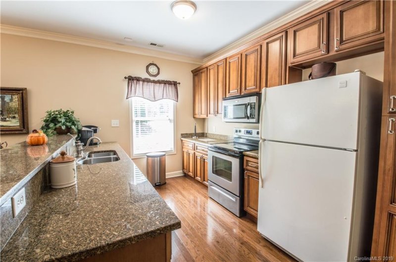 Property image 5 at 1002 The Glen Street, Statesville, NC 28677