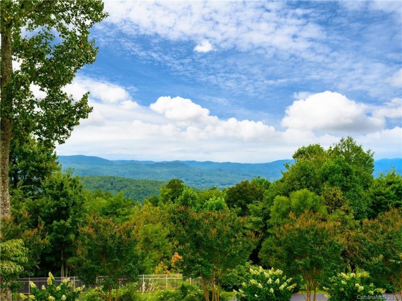 Property image 2 at 879 Somersby Parkway, Hendersonville, NC 28739