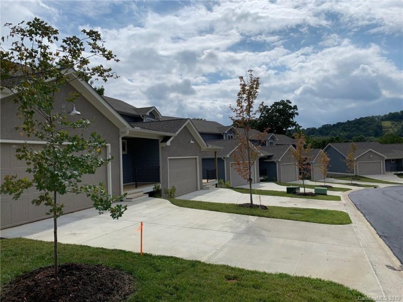 Property image 3 at 10 Thornes Lane, Asheville, NC 28805