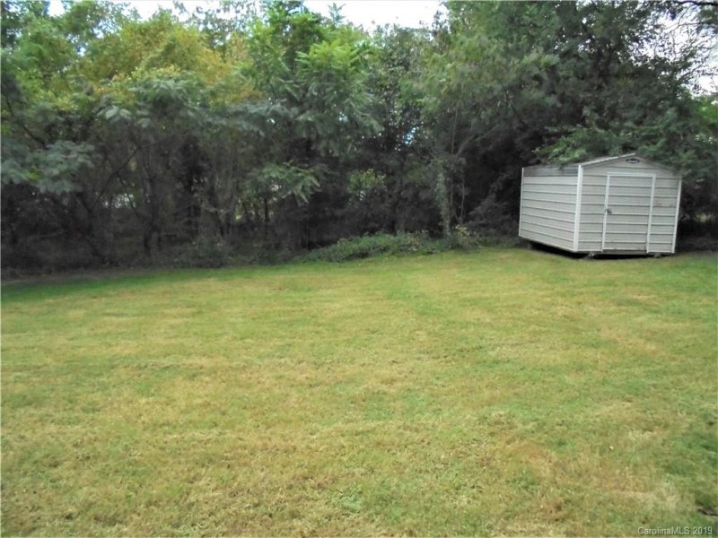 Property image 3 at 2041 B Avenue, Charlotte, NC 28216