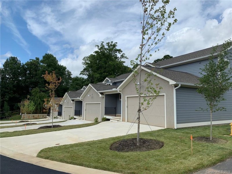 Property image 2 at 31 Thornes Lane, Asheville, NC 28805