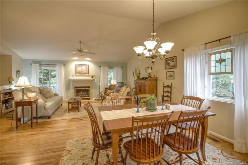 Property image 3 at 8 Creekside Court, Asheville, NC 28803