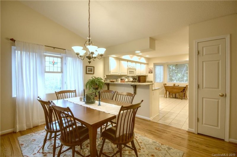 Property image 5 at 8 Creekside Court, Asheville, NC 28803