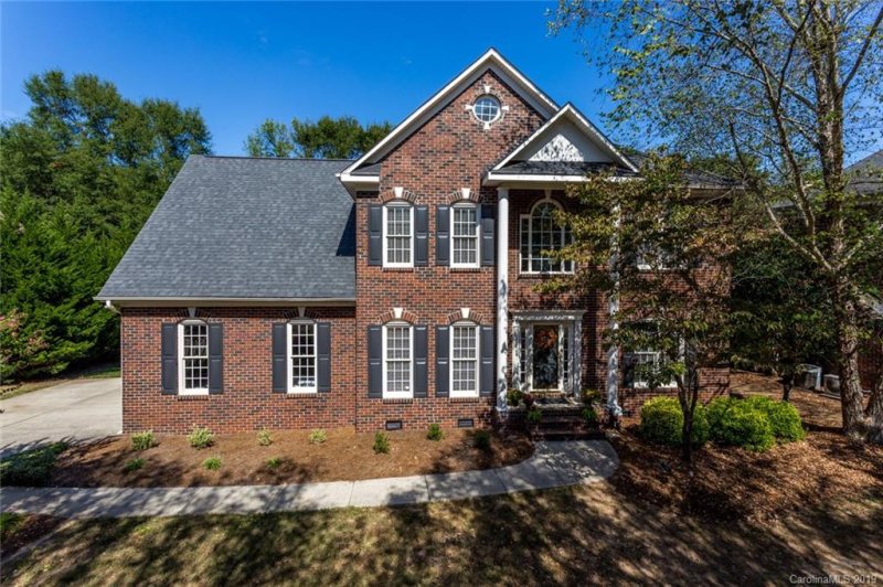 5720 Woodridge Court