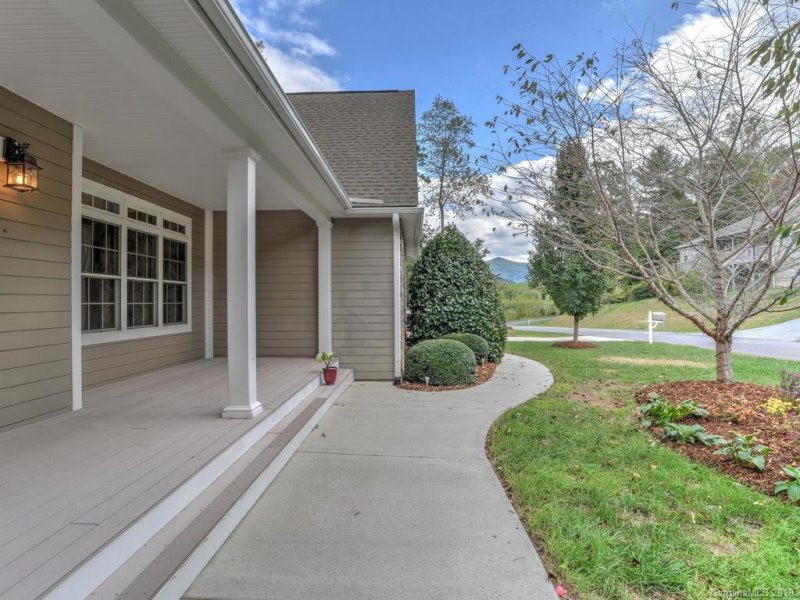 Property image 4 at 9 Chickadee Lane, Fairview, NC 28730