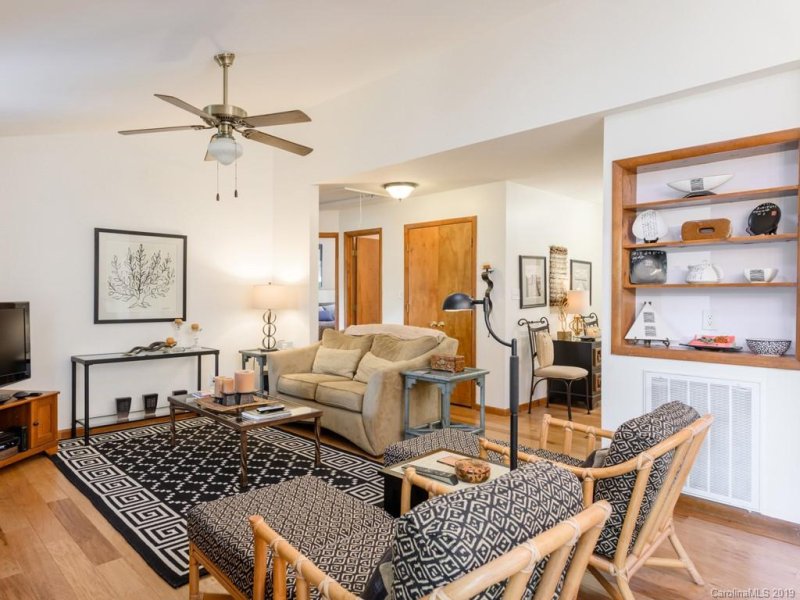 Property image 4 at 75 Hollybrook Drive, Asheville, NC 28803