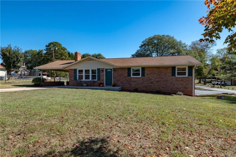 Property image 2 at 2350 27th Street, Hickory, NC 28601