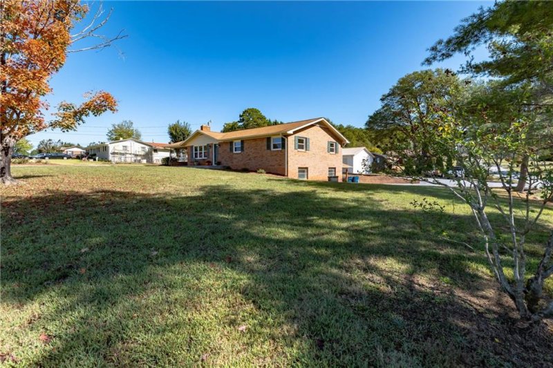 Property image 4 at 2350 27th Street, Hickory, NC 28601