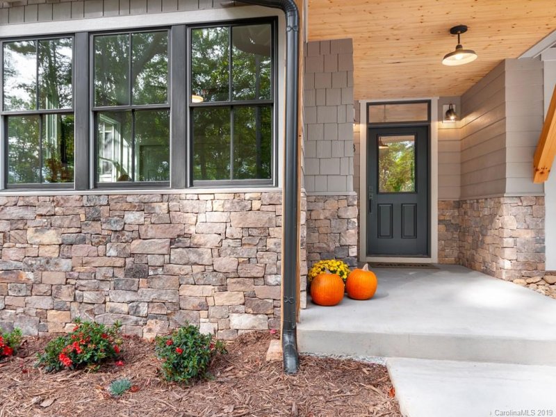 Property image 4 at 13 Ashe Park Circle, Asheville, NC 28806