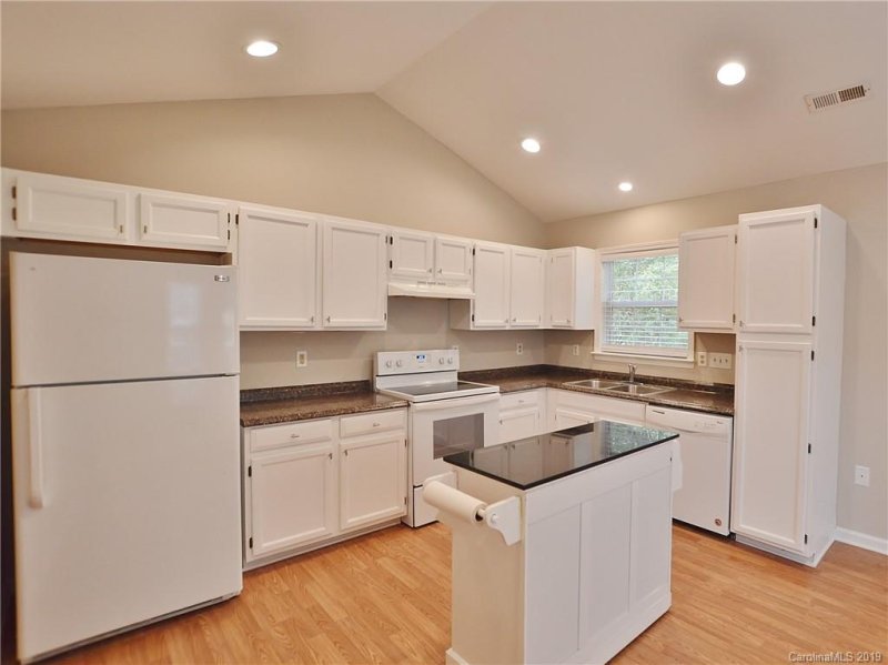 Property image 3 at 7166 Hunters Bluff Drive, Denver, NC 28037