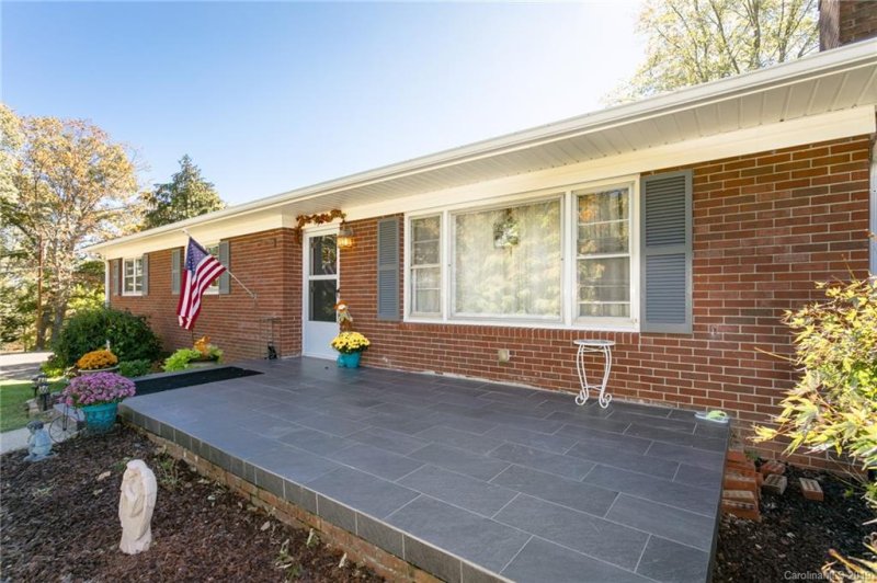 Property image 2 at 9 Sedgefield Road, Candler, NC 28715