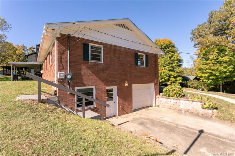 Property image 3 at 9 Sedgefield Road, Candler, NC 28715