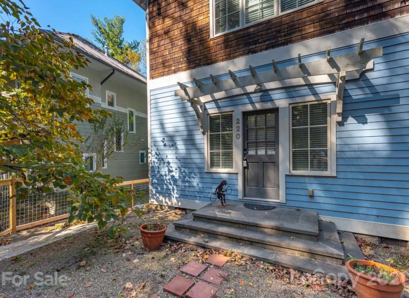 Property image 2 at 220 Westover Drive, Asheville, NC 28801