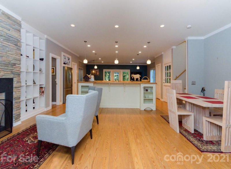 Property image 3 at 220 Westover Drive, Asheville, NC 28801