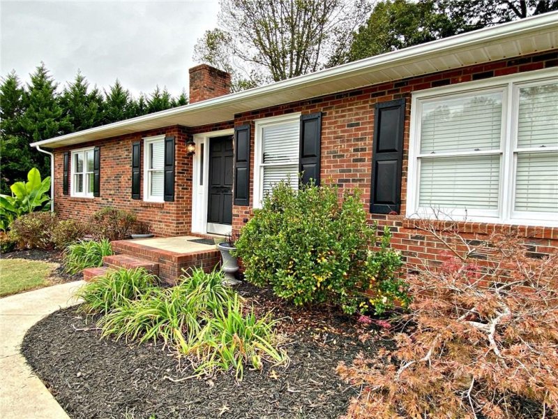 Property image 2 at 1321 Hidden Creek Circle, Hickory, NC 28602