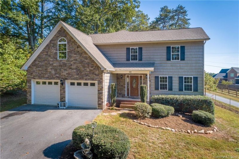 Property image 3 at 1305 Sweetbriar Lane, Hickory, NC 28602