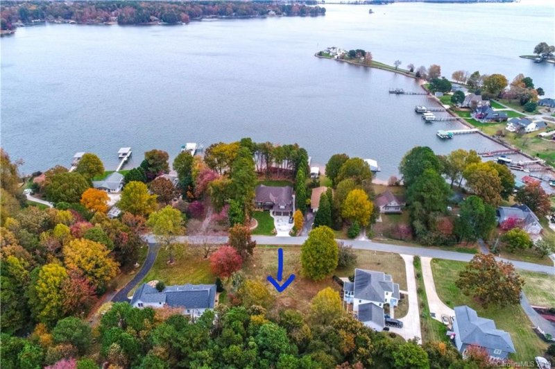 Property image 2 at 4899 Moonlite Bay Drive, Sherrills Ford, NC 28673