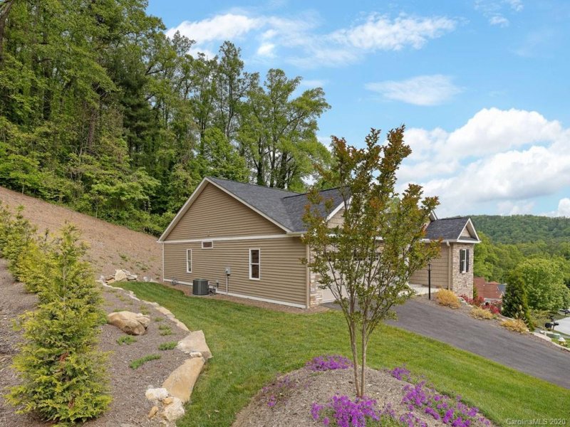 Property image 2 at 322 Shaws Creek Farm Road, Hendersonville, NC 28739