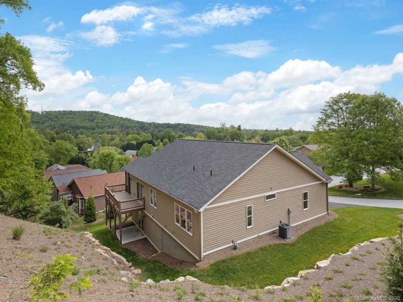 Property image 3 at 322 Shaws Creek Farm Road, Hendersonville, NC 28739