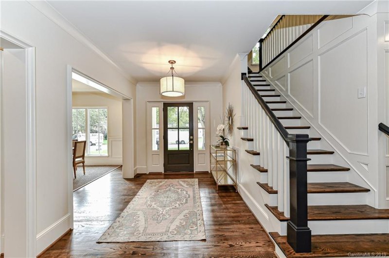 Property image 3 at 3010 Brookridge Lane, Charlotte, NC 28211