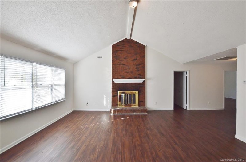 Property image 2 at 6912 Streamside Drive, Charlotte, NC 28212