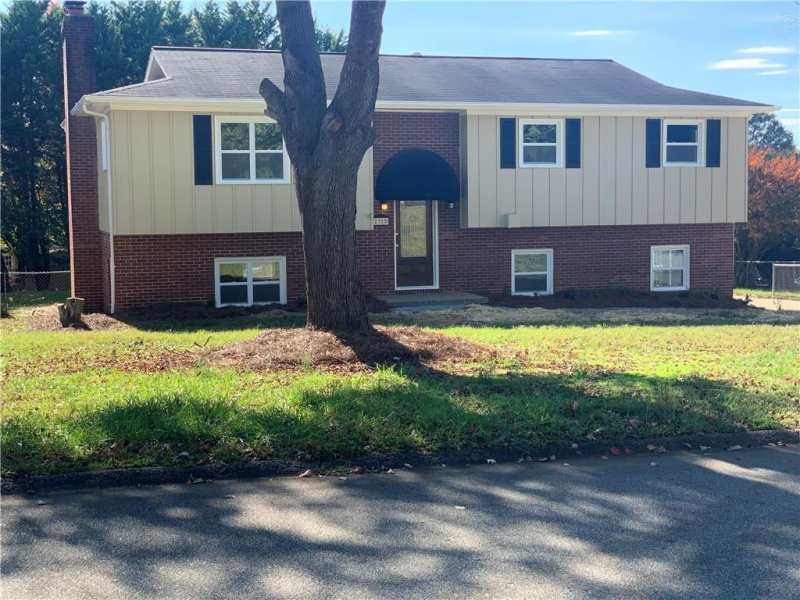 Property image 2 at 2320 24th Avenue, Hickory, NC 28601