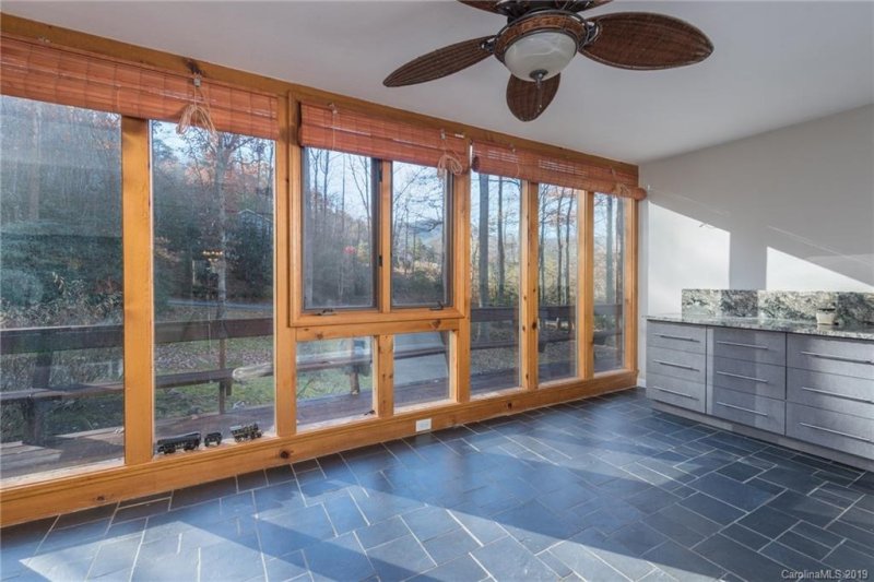 Property image 3 at 7 Hunting Lodge Drive, Black Mountain, NC 28711