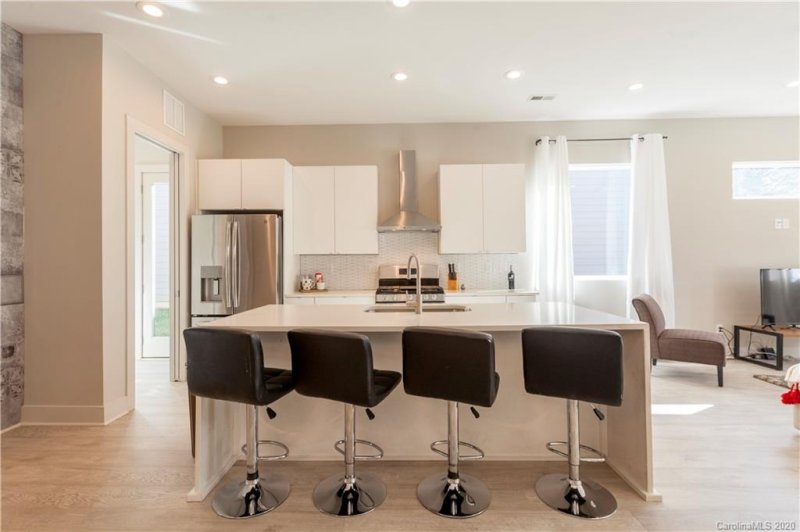 Property image 3 at 4135 Merlane Drive, Charlotte, NC 28206