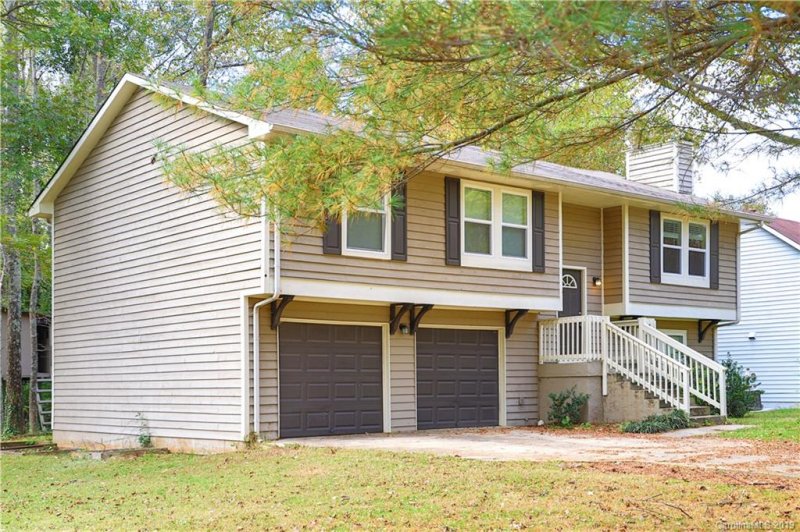 Property image 2 at 6116 Crownfield Lane, Charlotte, NC 28212