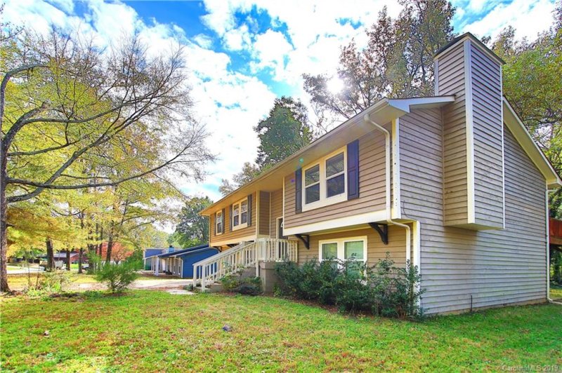 Property image 3 at 6116 Crownfield Lane, Charlotte, NC 28212