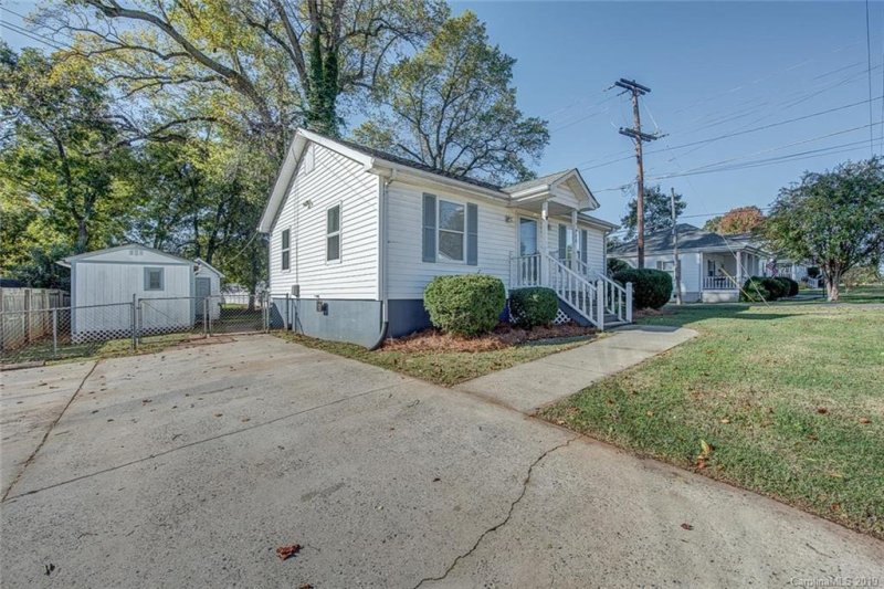 Property image 3 at 900 Brook Street, Belmont, NC 28012