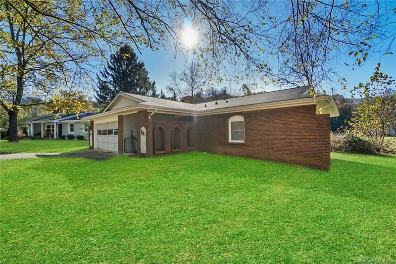 Property image 2 at 5 Brookgreen Place, Asheville, NC 28804