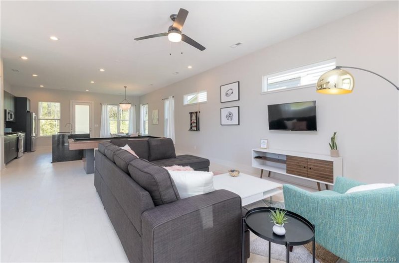 Property image 3 at 4131 Merlane Drive, Charlotte, NC 28206