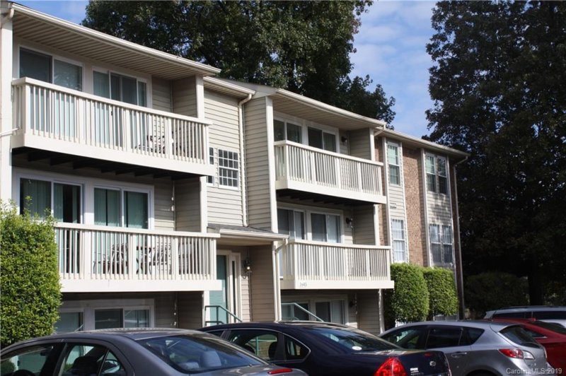 Property image 2 at 1645 Arlyn Circle, Charlotte, NC 28213