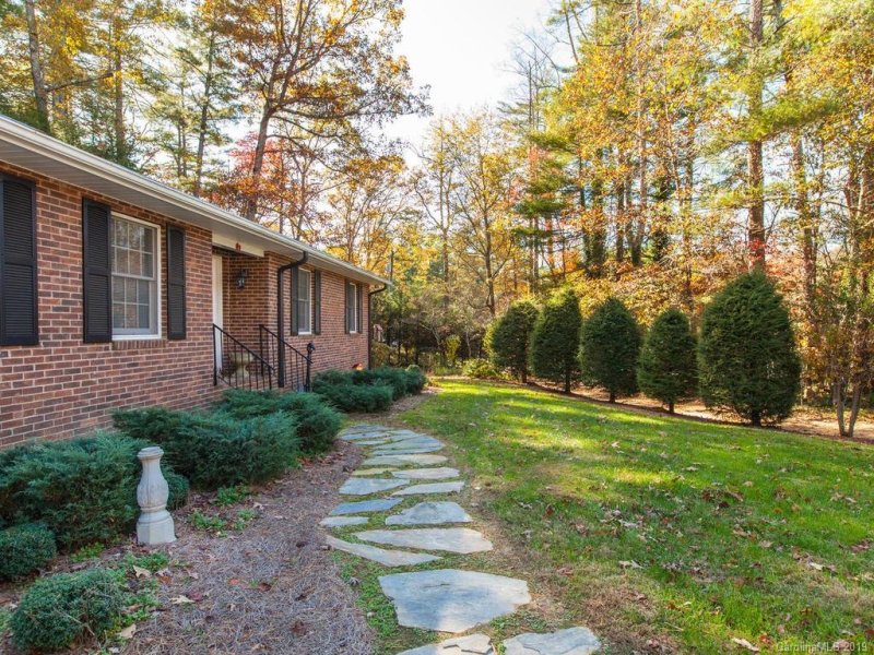 Property image 3 at 7 Mighty Oak Drive, Flat Rock, NC 28731