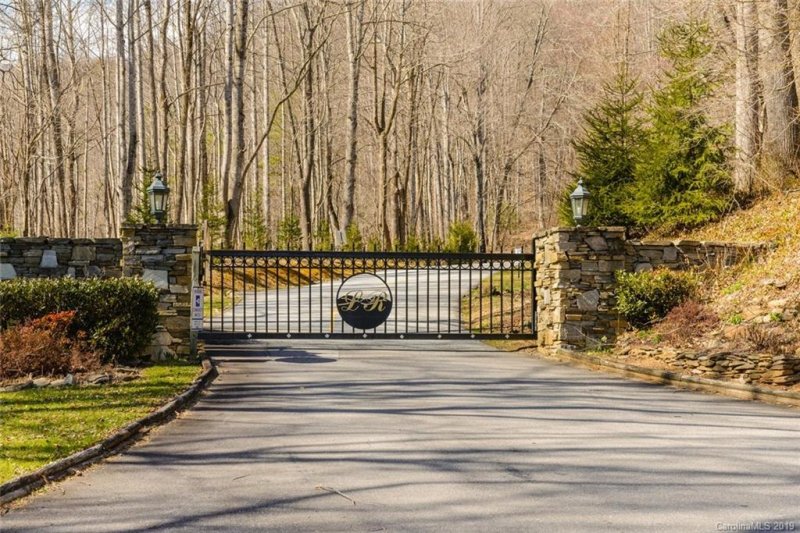 Property image 2 at 425 White Birch Court, Black Mountain, NC 28711