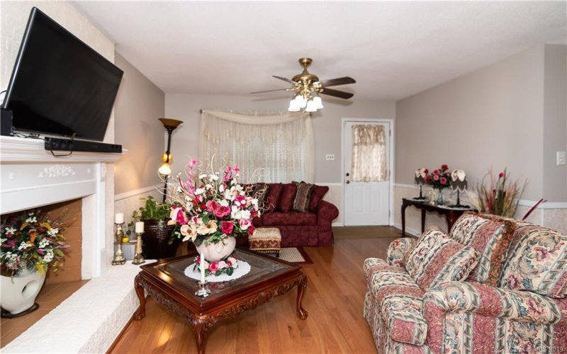 Property image 2 at 734 Logan Street, Mooresville, NC 28115