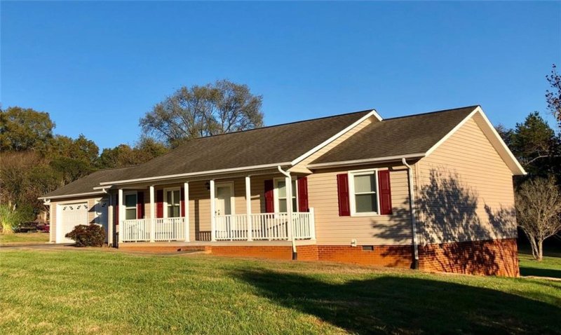 Property image 2 at 1328 Hidden Creek Circle, Hickory, NC 28602