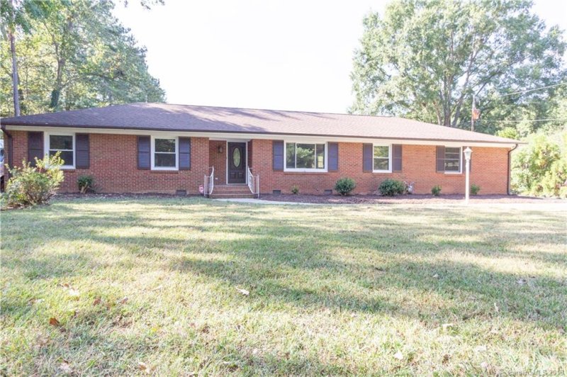 Property image 2 at 4616 Whispering Oaks Drive, Charlotte, NC 28213