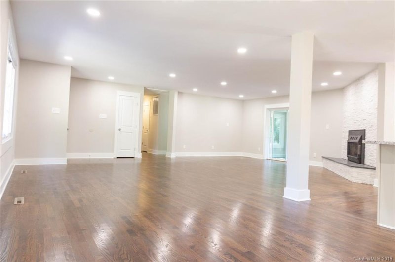 Property image 3 at 4616 Whispering Oaks Drive, Charlotte, NC 28213